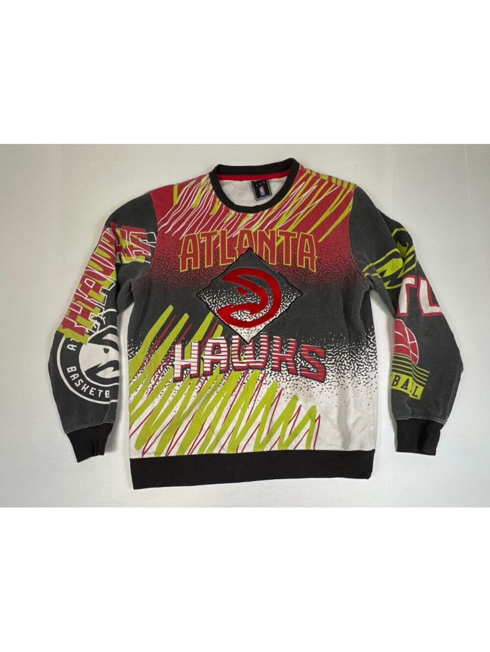 UNK NBA Atlanta Hawks Men L Multicolor Graphic Basketball Crewneck Sweatshirt